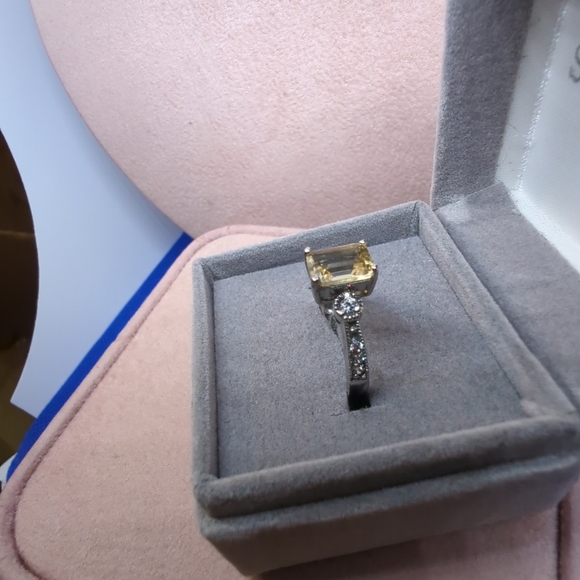 Sterling Silver 92.5 SZ. 8 Rectangle💛Citrine Stone Ring w/Rhinestones - Picture 6 of 16